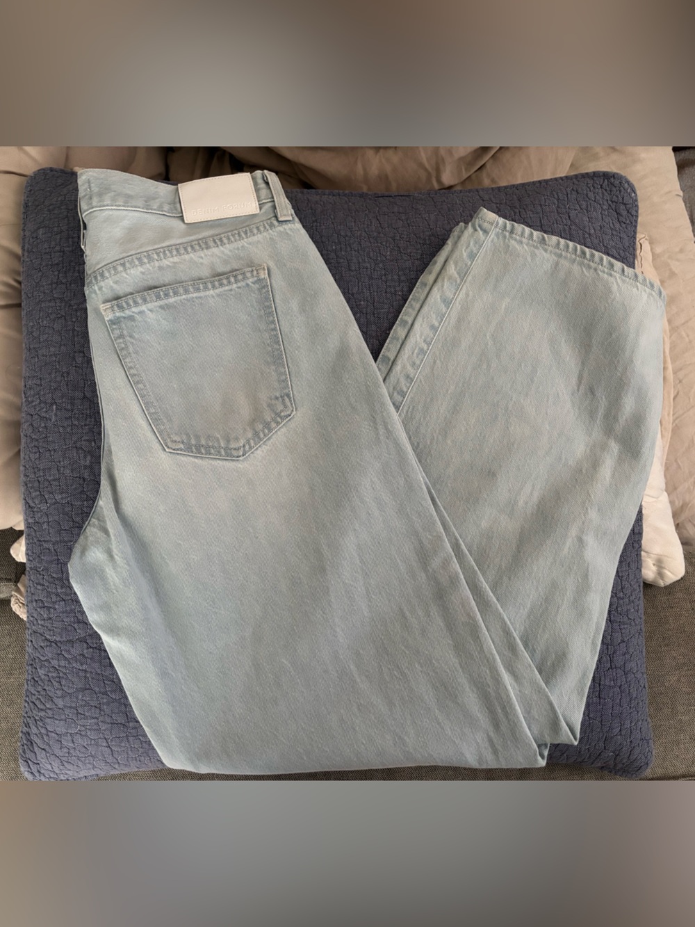 Aritzia - Denim Forum 90s Kate Baggy light Wash Wide Leg Jeans, size 28 - Picture 10 of 16